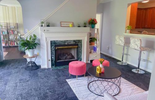 Fairfax House | Resort-style suite in Fairfax