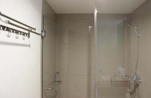 Braga Apartment | Modern & Deluxe Studio Apartment at Tamansari Tera Residence By Travelio