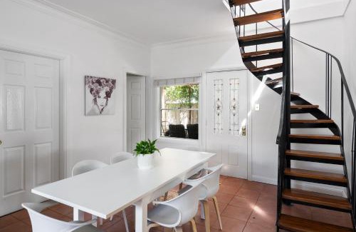 Budgewoi House | Cute and Relaxed Holiday Home - Close to Beach