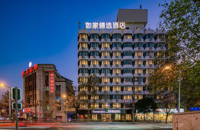 Home Inn Plus (Chengdu Sichuan University Xinnanmen Metro Station)