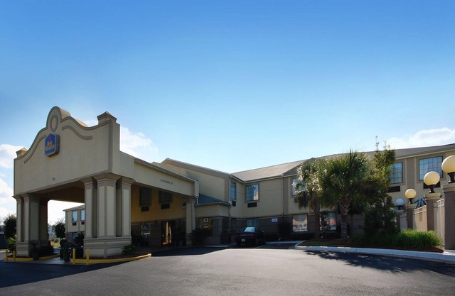 Baymont by Wyndham Hinesville Fort Stewart Area