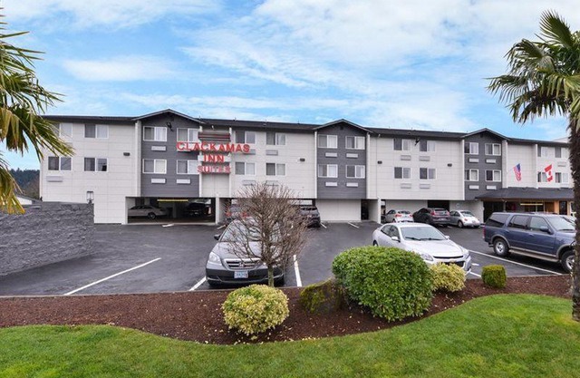 Clackamas Inn and Suites