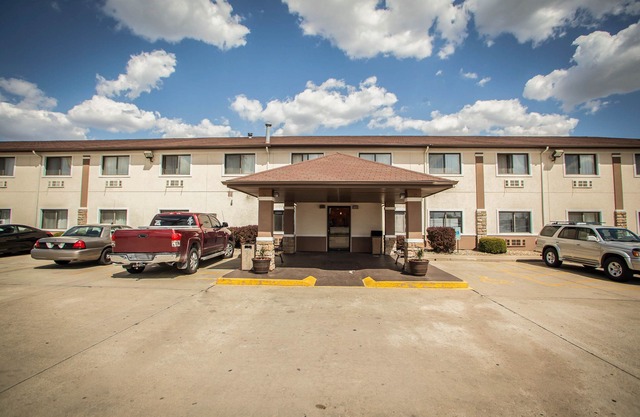Quality Inn Near I-72 and Hwy 51