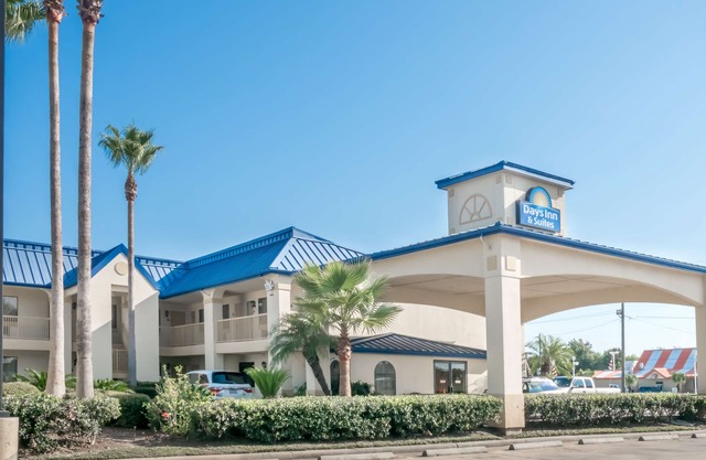 Days Inn & Suites by Wyndham Winnie