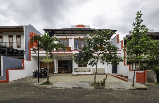 Oyo Sinulingga Residence 