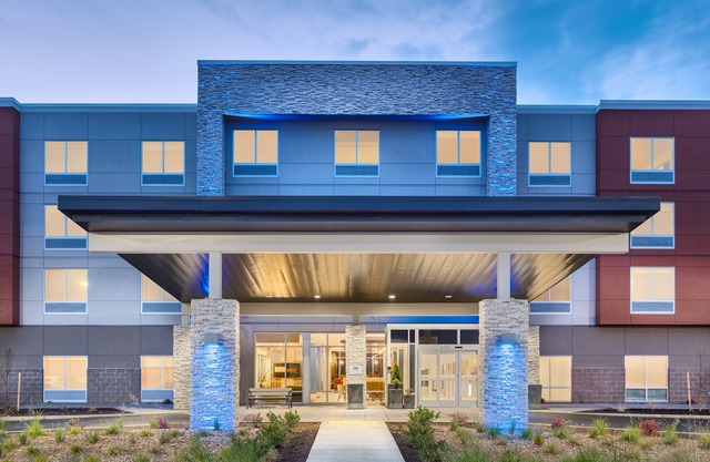Holiday Inn Express & Suites Salem North - Keizer, an Ihg Hotel