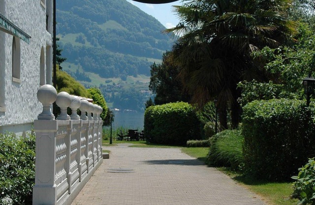 Schloss-Hotel am See - Swiss-Chalet Merlischachen