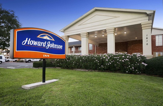 Howard Johnson by Wyndham Beaumont