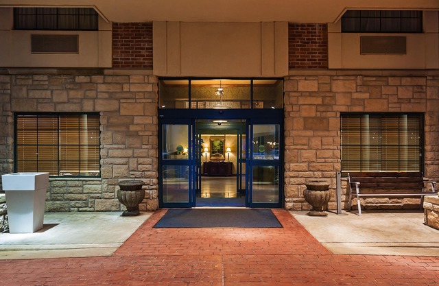 Holiday Inn Express Tulsa Arrow Hwy Ihg Hotel 