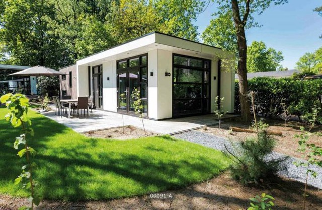 Luxurious 6-person holiday home with spacious terrace.