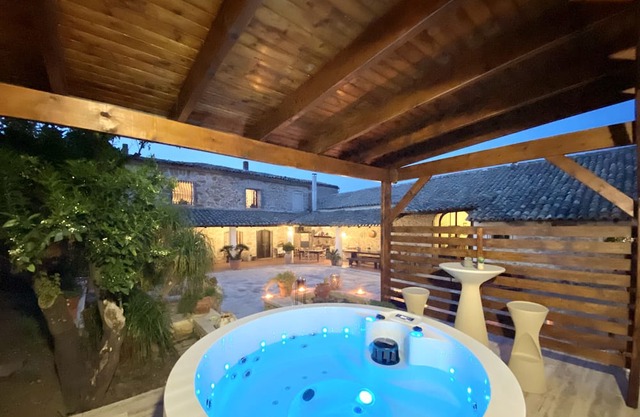 Villa 'Baglio Giganti' with Private Terrace, Wi-Fi and Air Conditioning