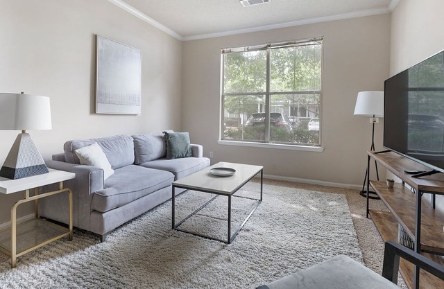 Modern Apartment in Prime Location (ID5170X6)