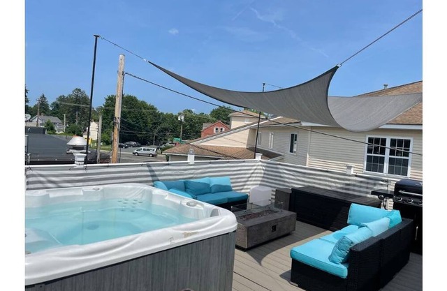 In Style With a hot tub and Pool Table