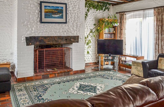 5 bedroom accommodation in Weybourne