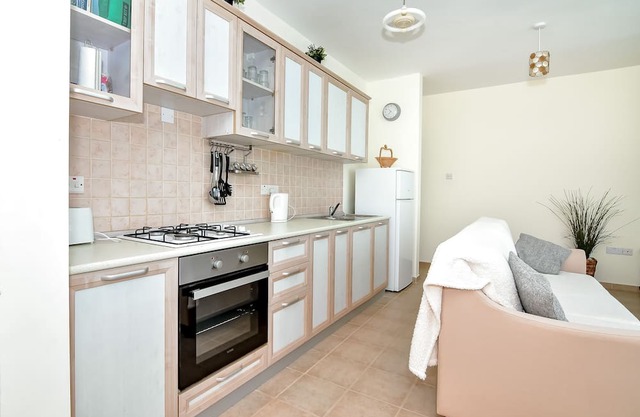 Ocean View 2BR Penthouse + Short Walk to Bar/Restaurant