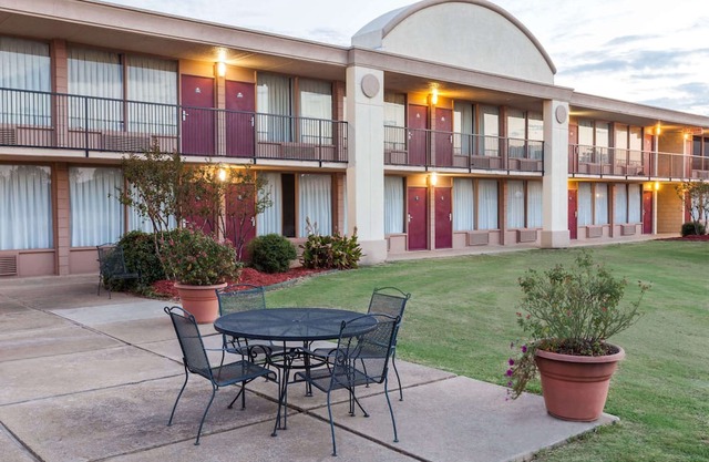 Days Inn by Wyndham Hillsboro TX