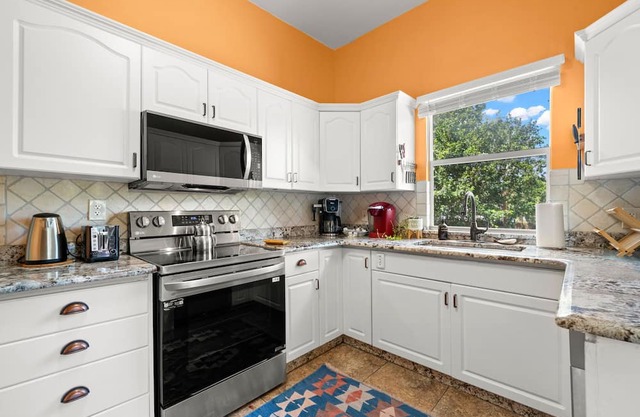 NEW Lakeland Landing Cute Bungalow by Downtown