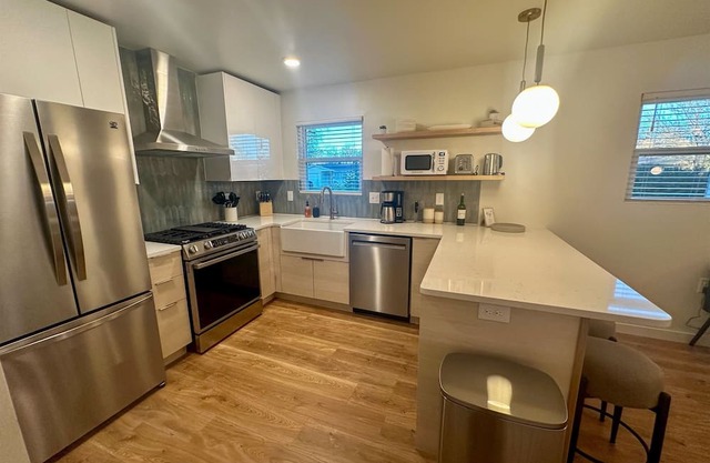 Mid-Mod Marvel - A 3 Bed/2 Bath Mid-century Home in SW Abilene