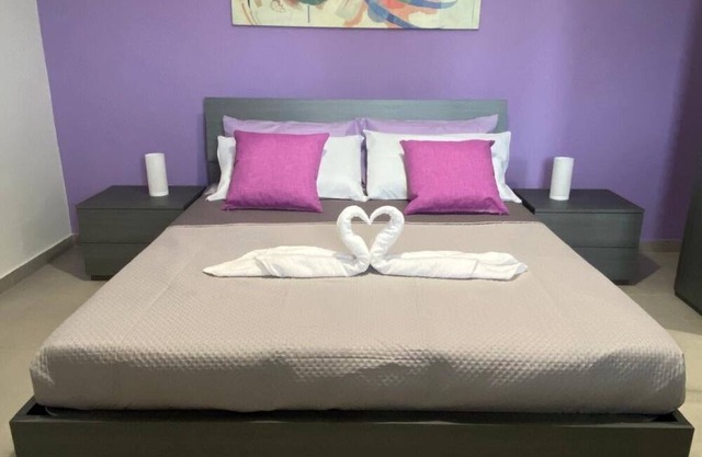Charming 2-bedroom apartment with WiFi, AC in lovely Giarre