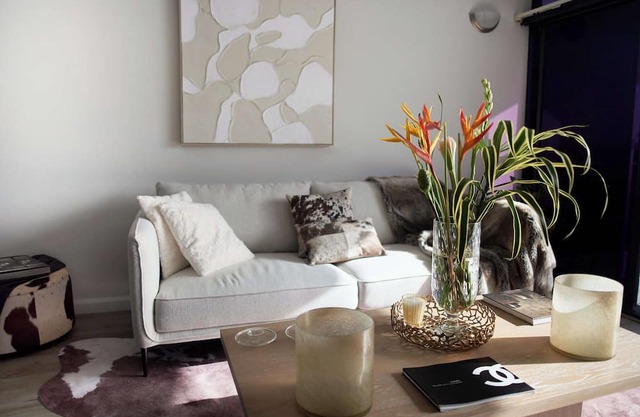 Stylish, modern, 3-bedroom condo in the cultural heart of City near the savannah