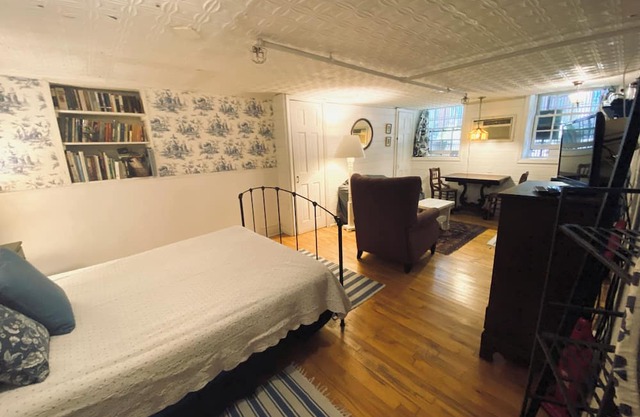 Charming Greenwich Village Studio Just off Bleecker Street