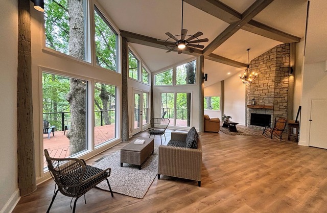 Gorgeous 5-bedroom lakefront retreat you won't want to leave!