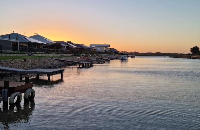 great river escape next to boat ramp, only 10 mins from the bend motorsport park