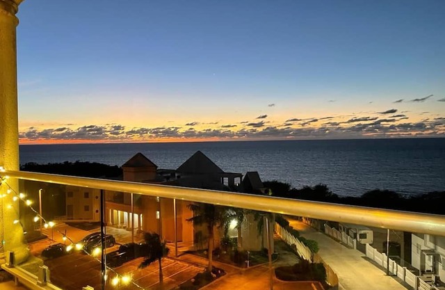 Oceanfront Oasis: Stunning cozy 2 beds apartment with unmatched views