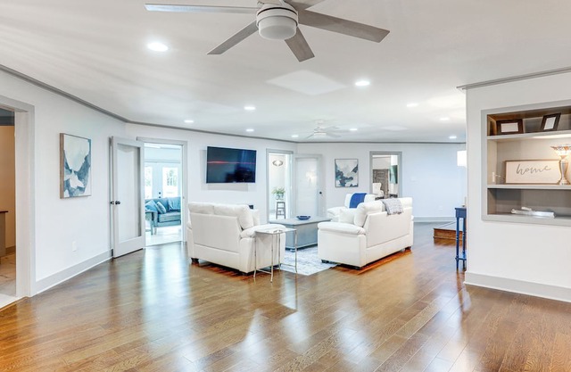 Group Getaway in Gonzales ~ 25 Mi to Baton Rouge!