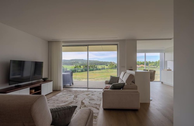 Gorgeous 3-bedroom apartment, utmost comfort & convenience at historic Barcelos.