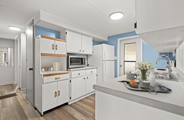 3 Bed 2 Bath Florida Getaway in Dade City with WiFi, AC, Clubhouse!