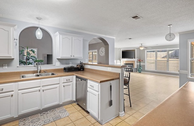 Spacious family friendly 4-bedroom house in Wonderful Olive Branch with AC, WiFi