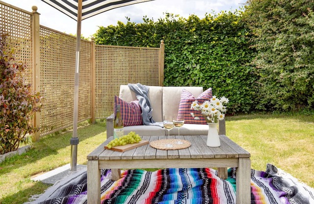 The Annex sleeps 2 guests in 1 bedroom