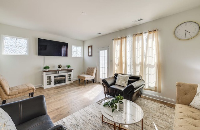 Modern Midlothian Gem: Deck, Near Hiking & Golfing