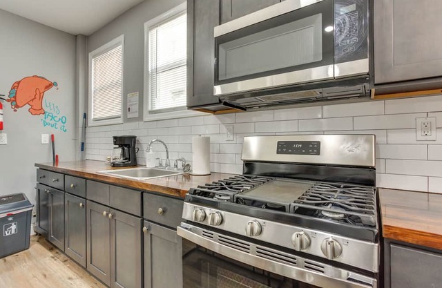 Elizabeth Apartment ~ 2 Mi to Jersey Gardens!