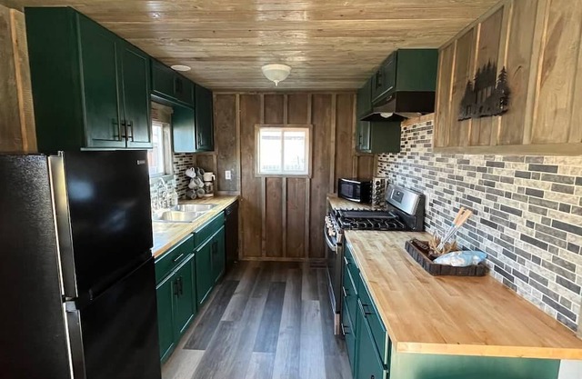 Located at the gateway of everything outdoors! Family and pet friendly.