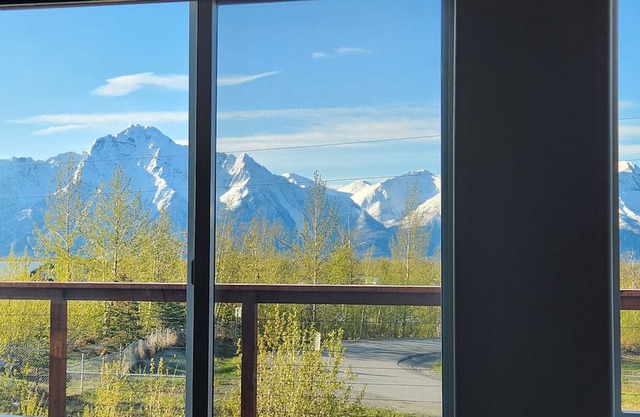 Eagles Nest -Amazing Views! with WiFi