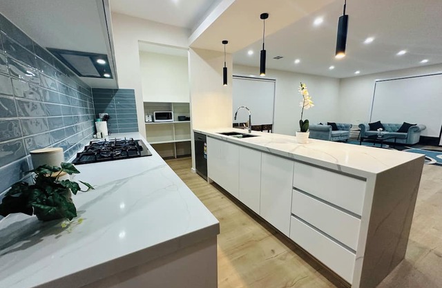 Brand New 4 x Bedroom Spacious Holiday Home in Melbourne West