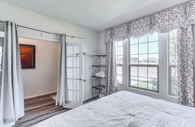 Spacious Odessa Townhome - 6 Mi to City Center
