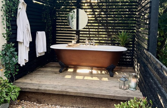 Luxury village cottage; outdoor tub; country views