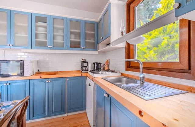 House w/ Garden 5 min to Tuzburnu Bay in Bozcaada