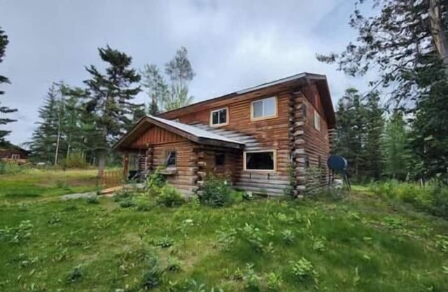 Spruce House: 8 Bedroom Log Home