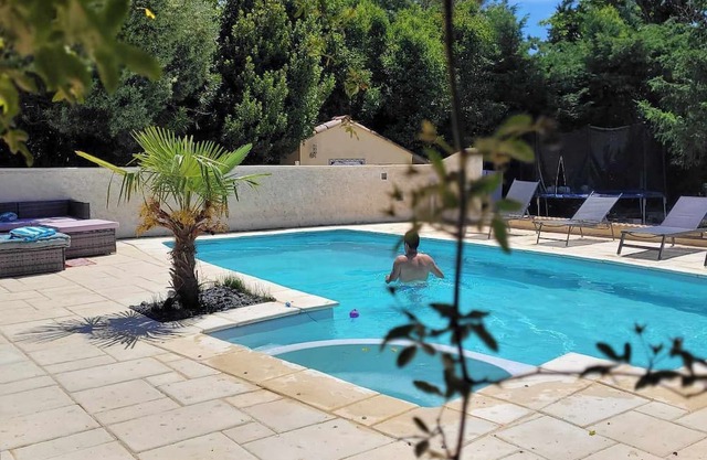 Large country villa with swimming pool for up to 15 people