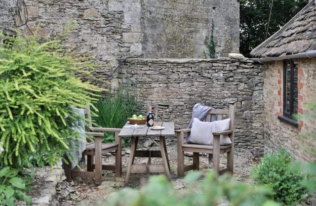 Cozy Beverston Castle Cottage:1 Bed/1 Bath Retreat