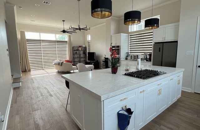 Entire House in the Heights: 3 beds/3.5 baths. Free street parking Near downtown