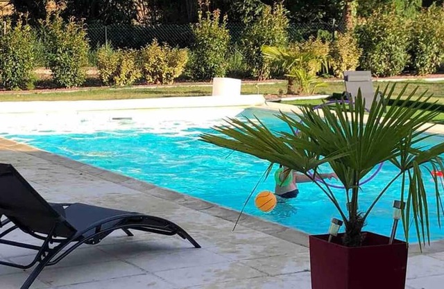 Homerez - House for 7 ppl. with swimming-pool and terrace at Mareuil-sur-Cher