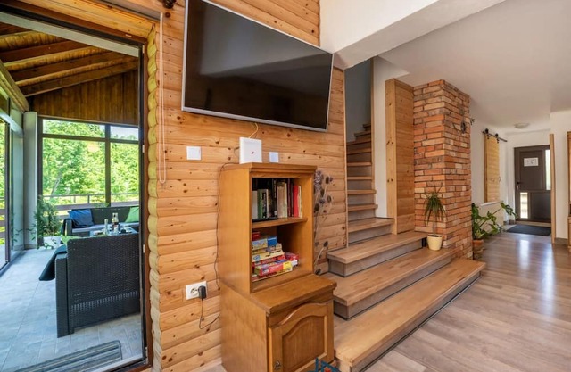 Berguitje met binnenzwembad