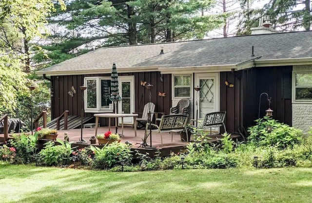 Peaceful waterfront home on private lake - 5 star rated on leading rental sites!