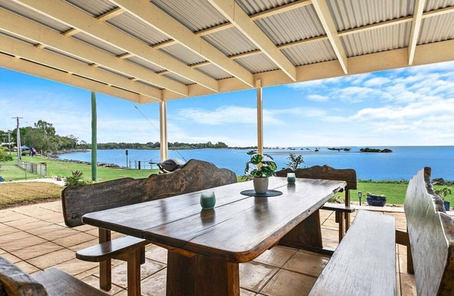 Sandbar on Moreton 5 Bedroom