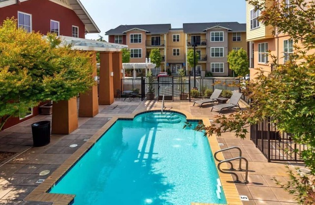 Modern 2BR Condo at The Meadows at Fountaingrove